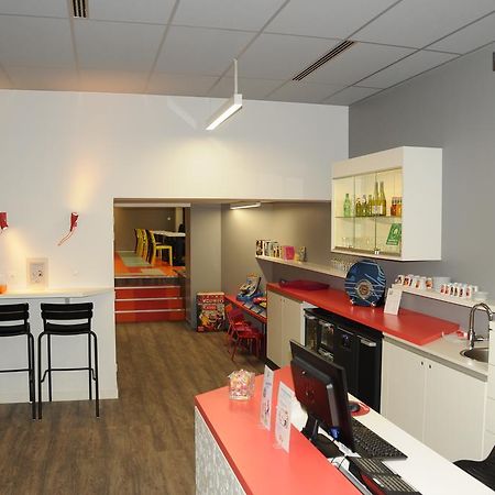 Hotel Ibis Styles Chambery Centre Gare Exterior foto