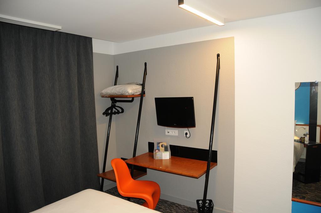 Hotel Ibis Styles Chambery Centre Gare Zimmer foto