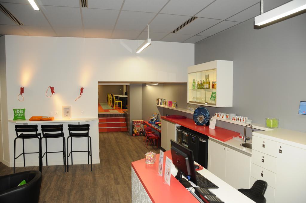 Hotel Ibis Styles Chambery Centre Gare Exterior foto