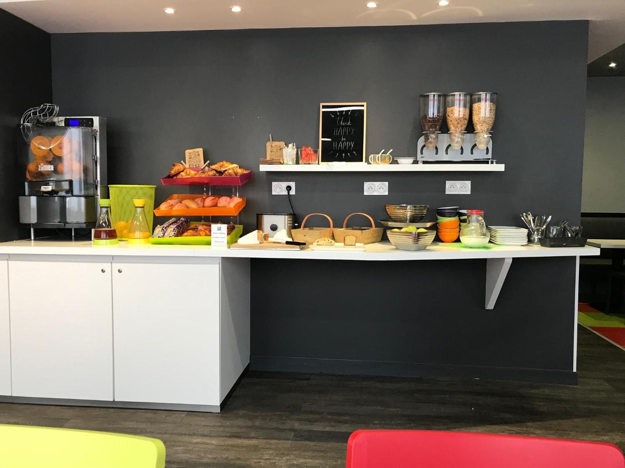 Hotel Ibis Styles Chambery Centre Gare Exterior foto