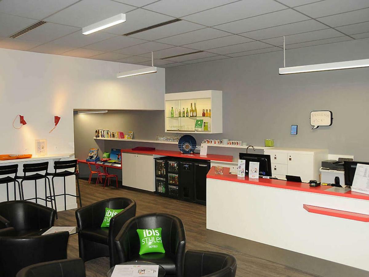 Hotel Ibis Styles Chambery Centre Gare Exterior foto